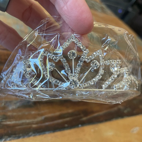 Little Girl’s Rhinestone Tiara - Picture 5 of 7